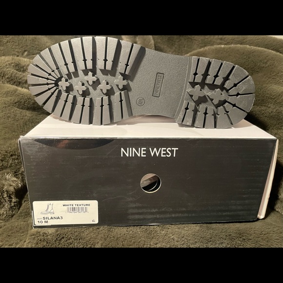 Nine West Silana lug boot S10 white crocodile texture NEW IN BOX - Picture 4 of 5